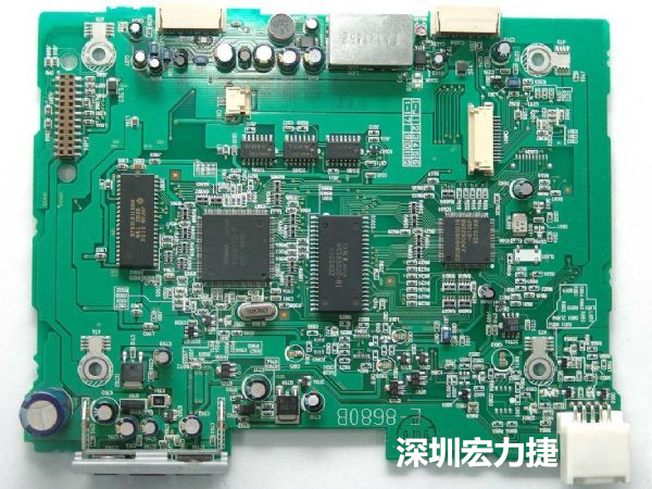 大面積PCB若電子元器件數(shù)量多、重量較重，板材強度不夠時容易產(chǎn)生PCB中央部凹陷問題。